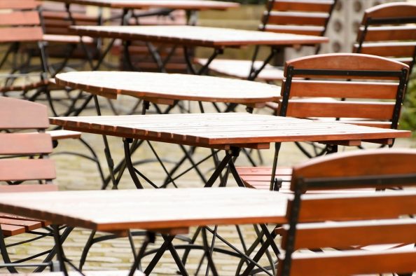 Chairs and tables in wood and metal in the outdoor gastronomy.