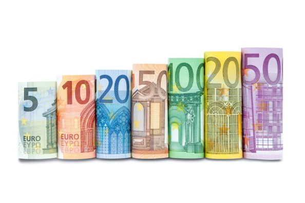 Euro notes as symbol image.