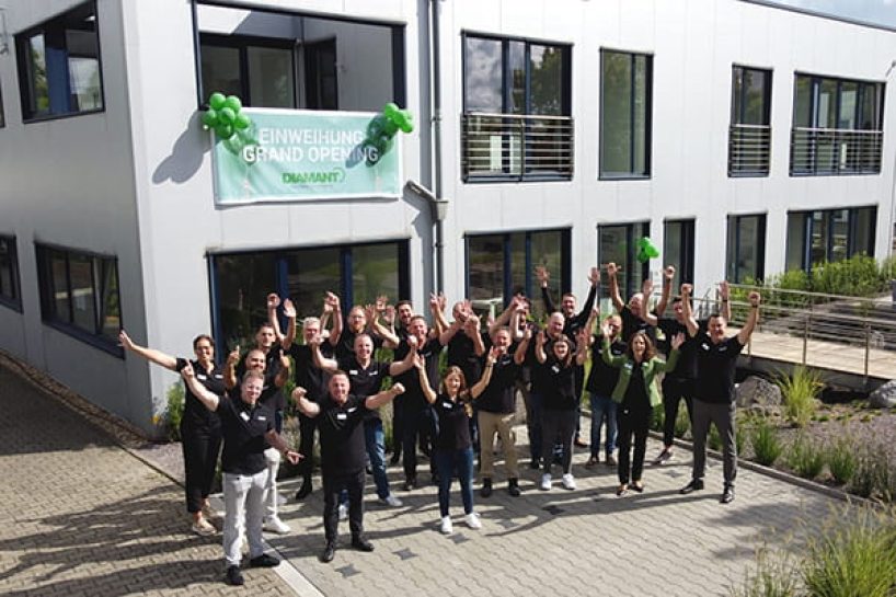 The Diamant Polymer team in front of the new company headquarters.