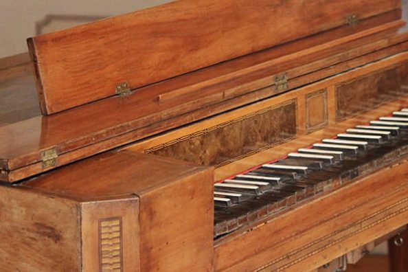 An antique harpsichord as a symbolic image.