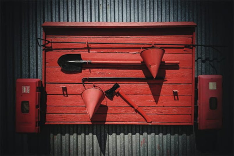 Firefighting equipment in a red painted wooden box as a symbolic image.