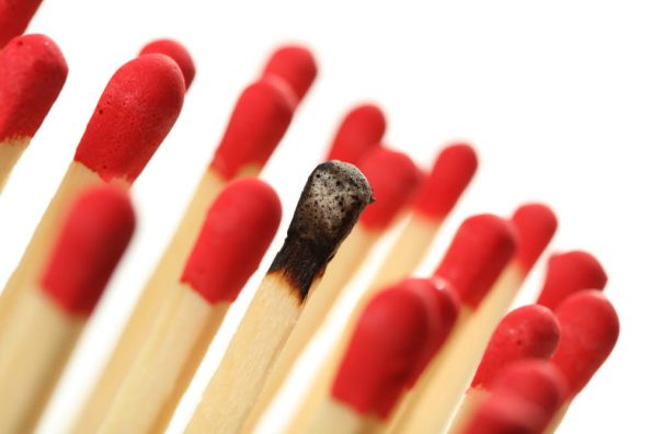 A match with a burnt head between other matches.