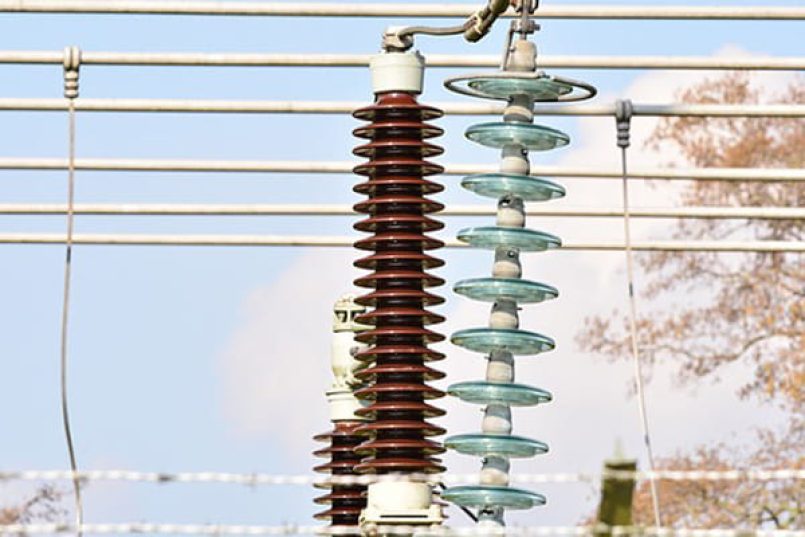 A photo of insulators as an example image.