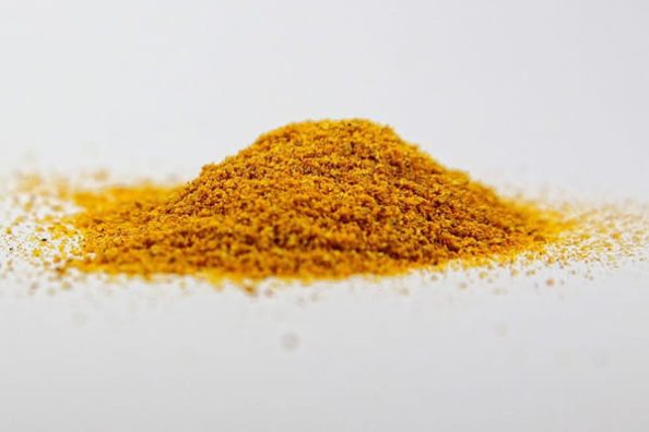 Yellowish pigment powder as a symbol image.