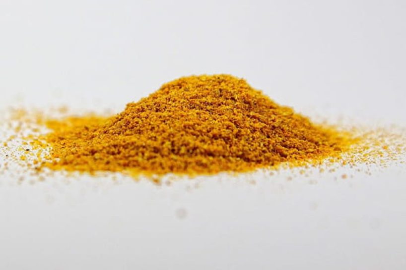 Yellowish pigment powder as a symbol image.