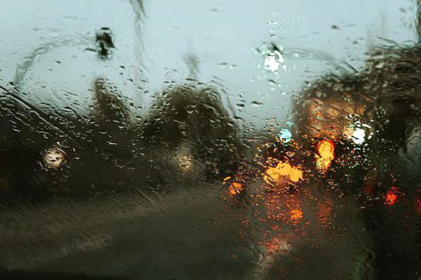 An illuminated city scene in the rain as a symbolic image.