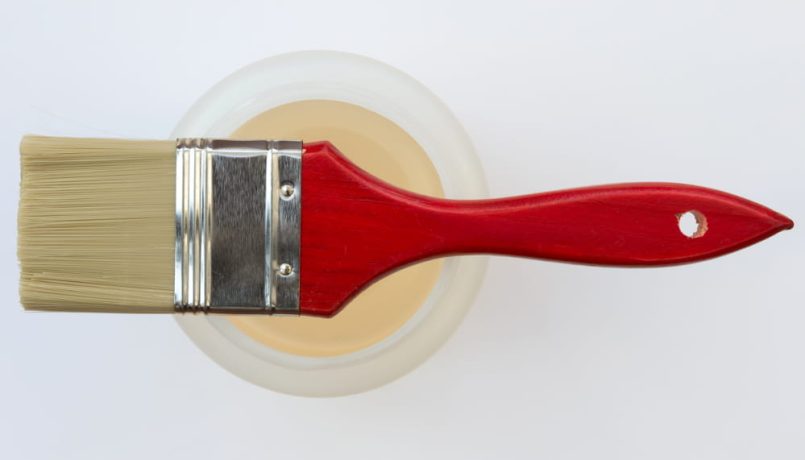 A brush and a tin with epoxy resin as symbol.